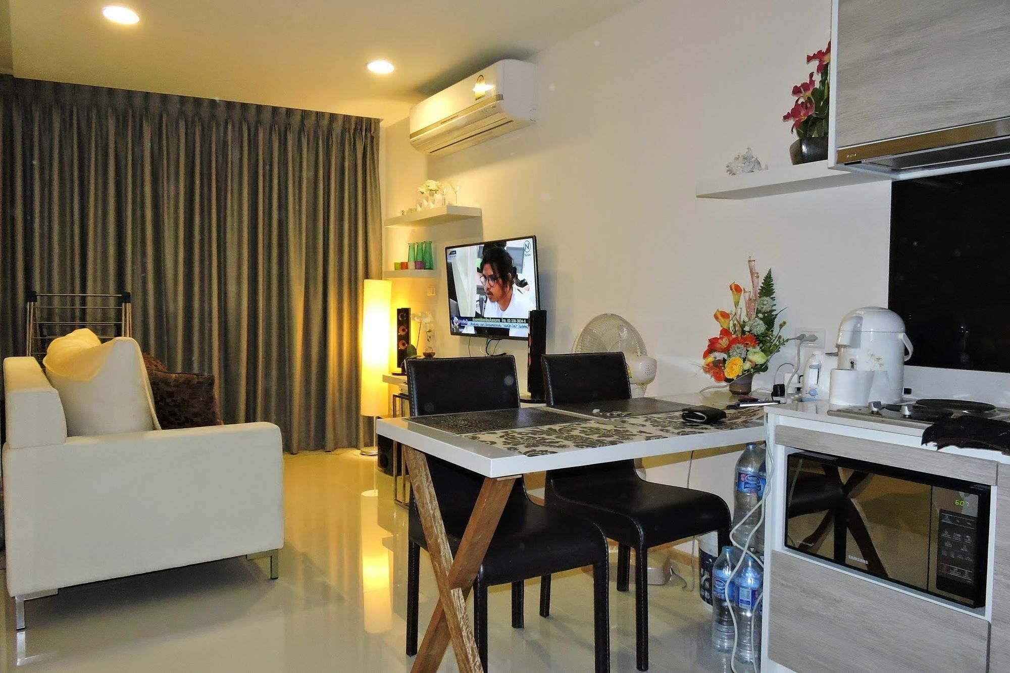 Acqua - 100 Meters From Jomtien Beach Pattaya Exteriör bild